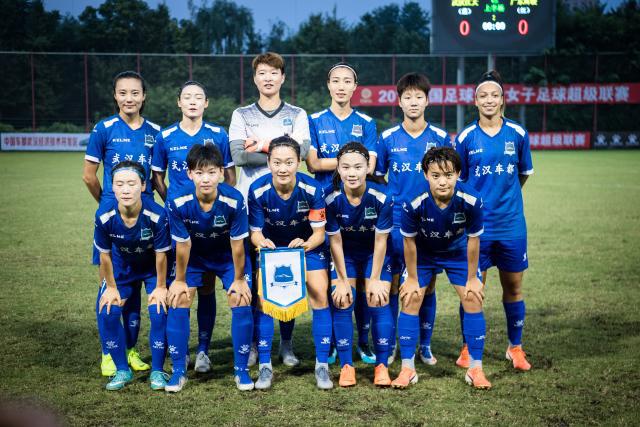 伊朗动荡局势下 伊朗女足比出和平手势