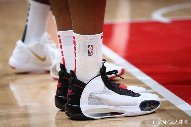 阿德巴约：10点半训练我8点半就到 C罗已经在游泳