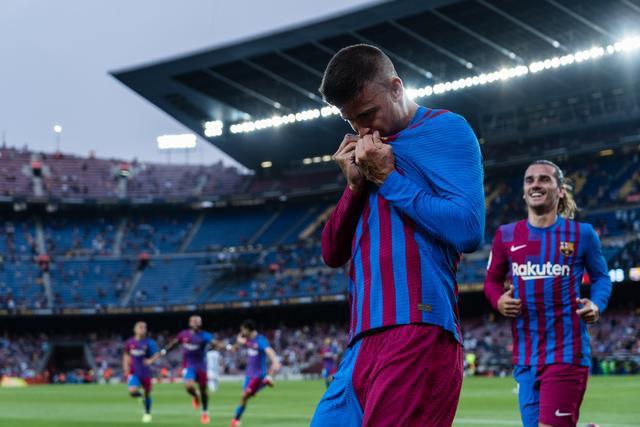 马菲奥向镜头做5比2手势 嘲讽皇马5比2不敌巴萨